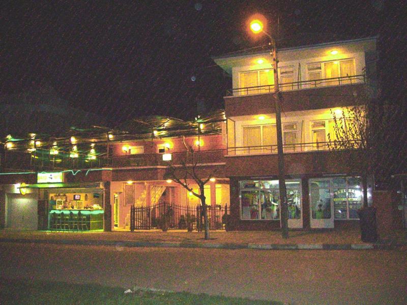Nelly Guest House Ravda Esterno foto