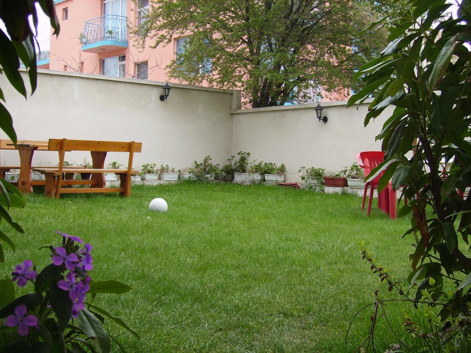 Nelly Guest House Ravda Esterno foto