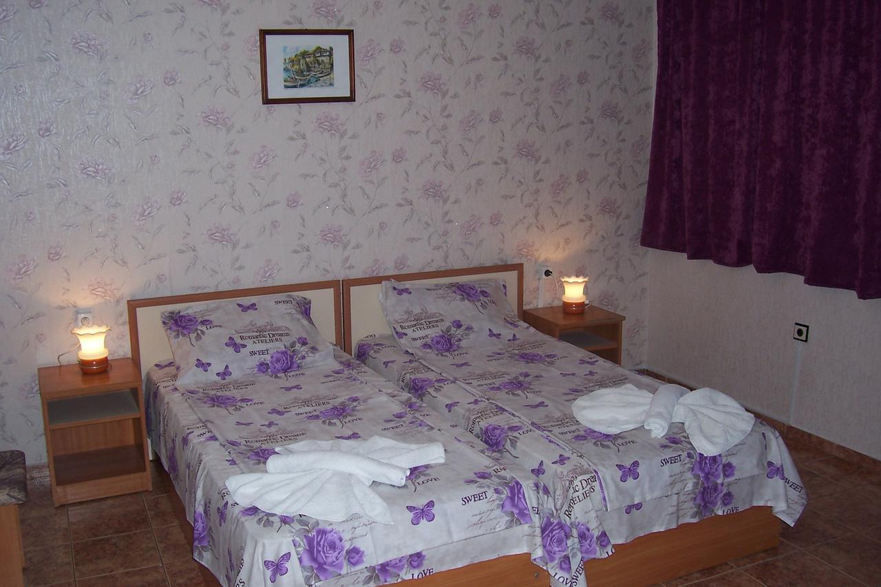 Nelly Guest House Ravda Esterno foto