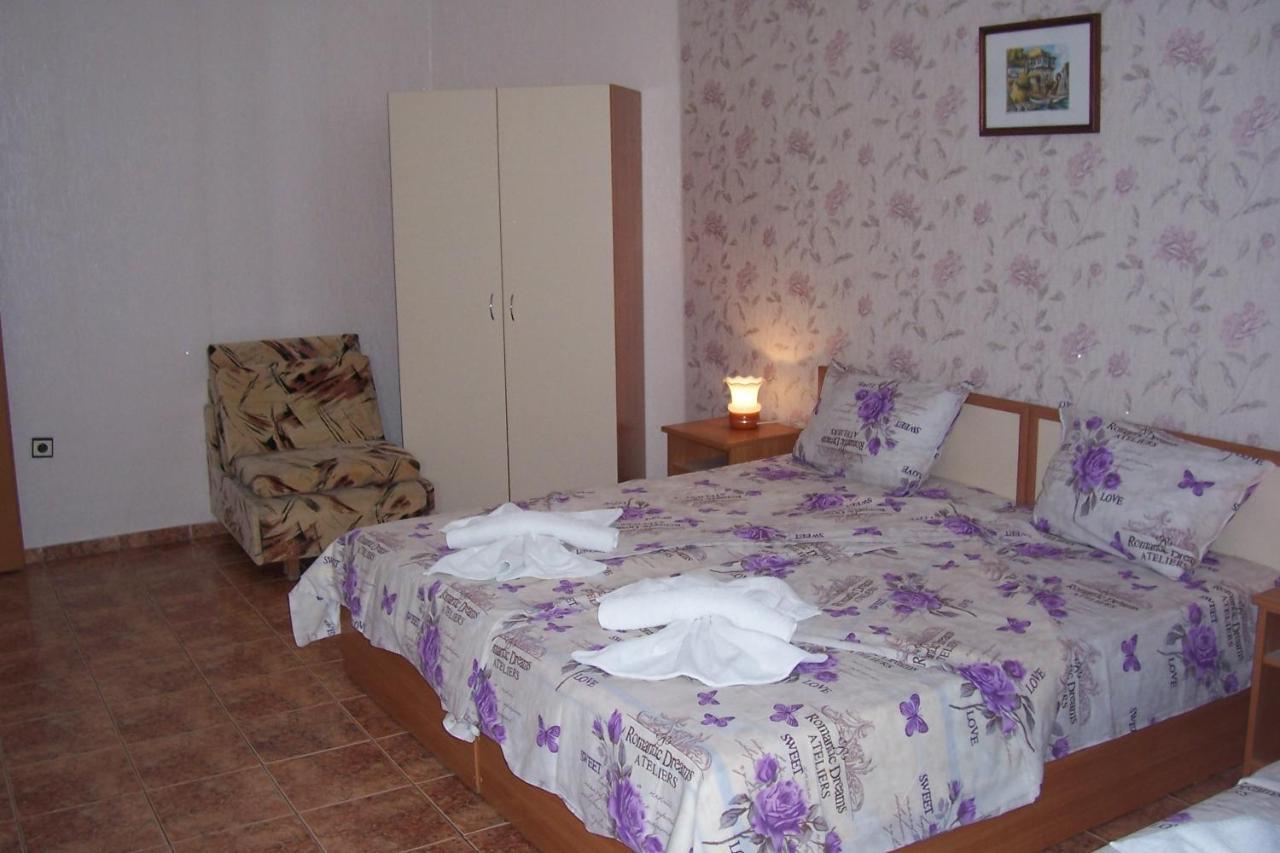 Nelly Guest House Ravda Esterno foto