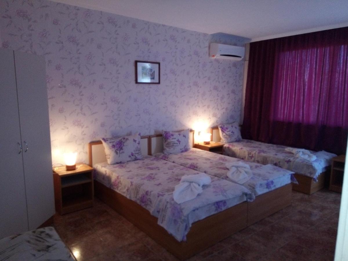 Nelly Guest House Ravda Esterno foto